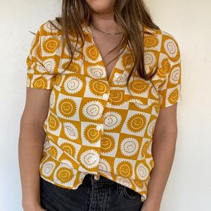 Mighty Fine Smiley Sunshine Graphic Button Up Size Small